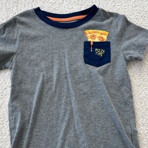 Epic Threads Gray Tee with Pizza Pocket Design